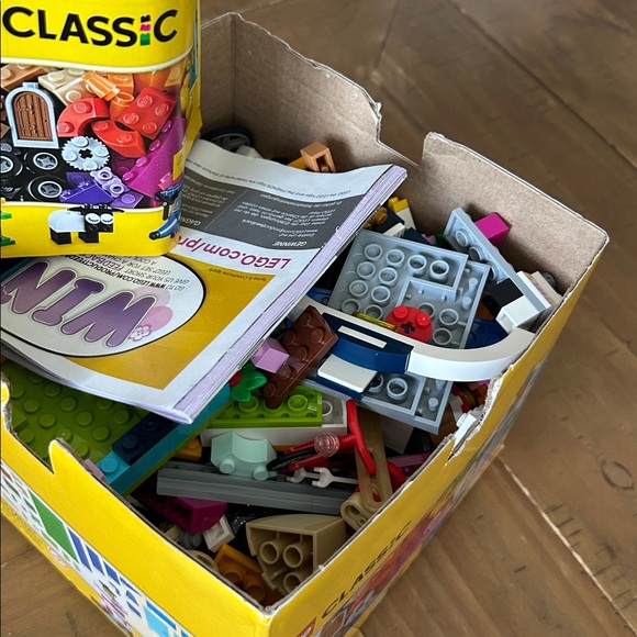 LEGO Classic Bright Yellow Building Set - Picture 3 of 3